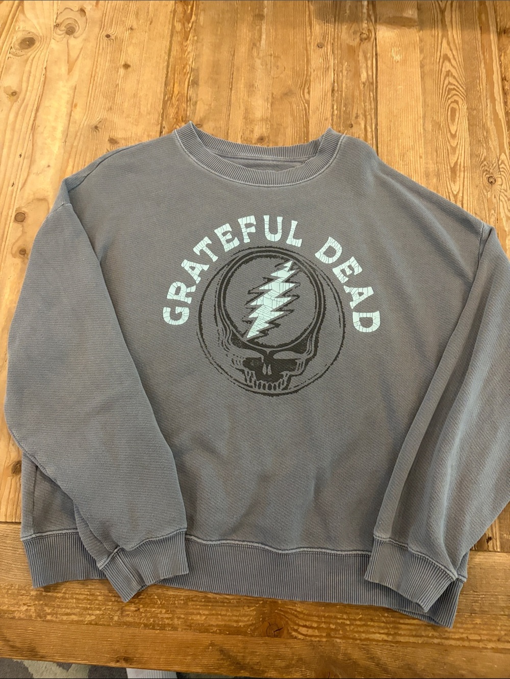 American Eagle Outfitters Grateful Dead Crewneck in Faded grey